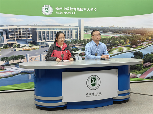 王垒老师做学法指导.jpg 王垒老师做学法指导.jpg
