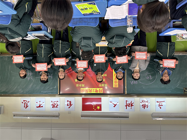 阶段测试表彰3.jpg 阶段测试表彰3.jpg