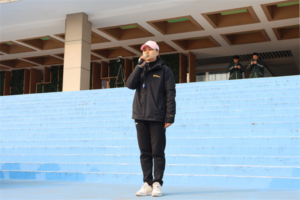 孙建秋老师主持.jpg 孙建秋老师主持.jpg
