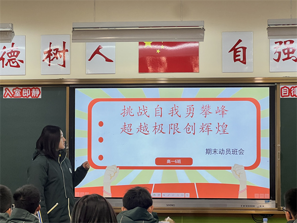 主持人2.jpg