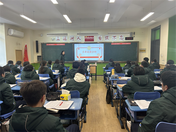 班会课现场2.jpg 班会课现场2.jpg