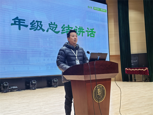 副校长张鹏讲话.jpg 副校长张鹏讲话.jpg
