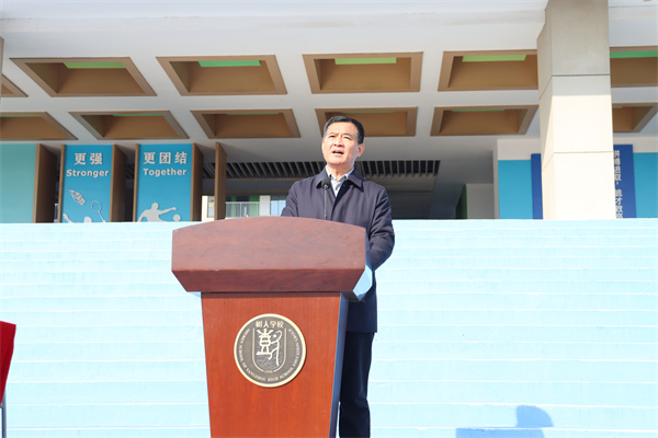 凤栖湖校区校长朱云峰致辞.jpg