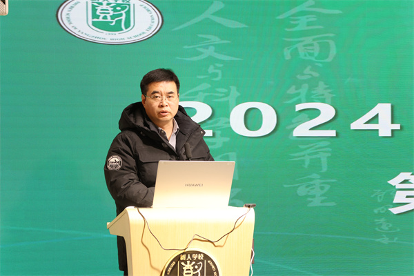 教务处副主任陈瑞飞作巡课反馈.jpg