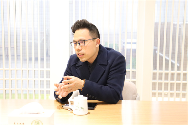 凤栖湖校区校办副主任王源汇报新学期定制交通学生乘坐情况.jpg
