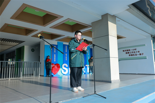 图片4:国旗下演讲.jpg 图片4:国旗下演讲.jpg