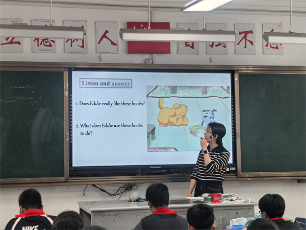 纪银屏上课风采.jpg