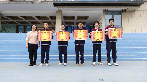 获得二等奖班级.jpg 获得二等奖班级.jpg