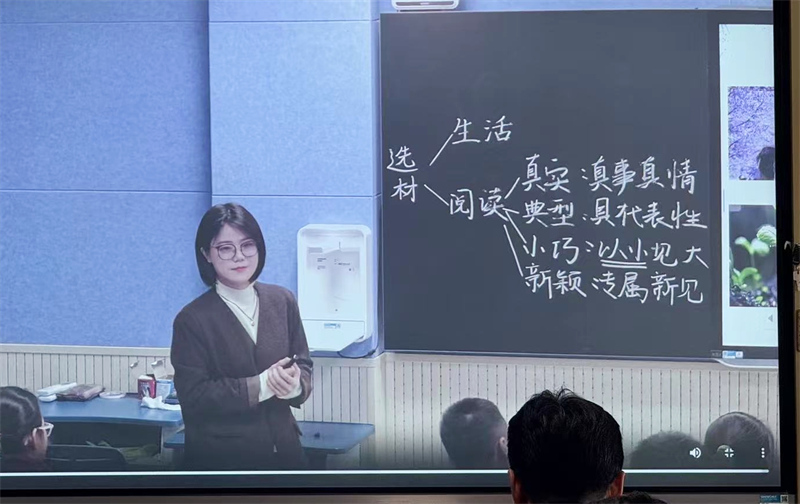 巴雨老师上课.jpg