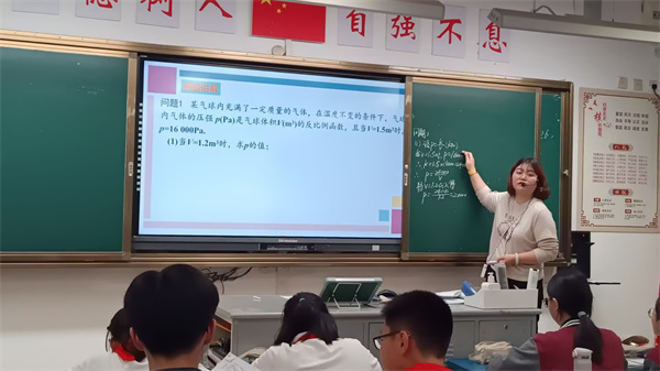 谢婷老师上课风采.jpg