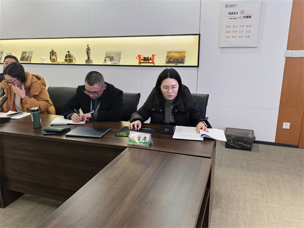 班主任代表陈佩佩老师发言.jpg