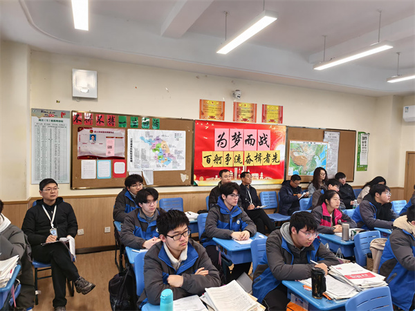 地理组专题复习听课现场.jpg