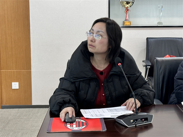 高二年级主任卞家慧发言.jpg