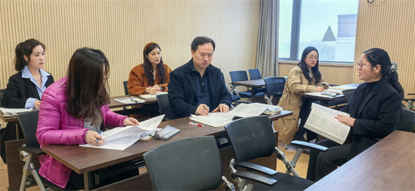 语文组专题复习课评课现场.jpg
