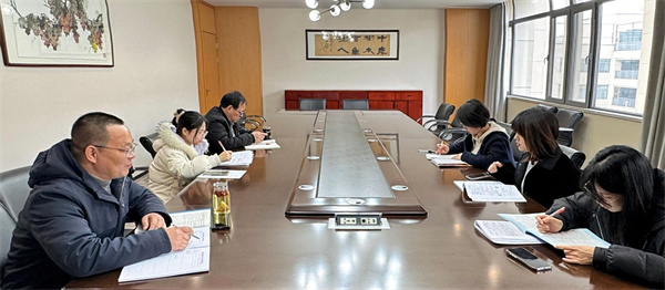 政治组专题复习课评课现场.jpg
