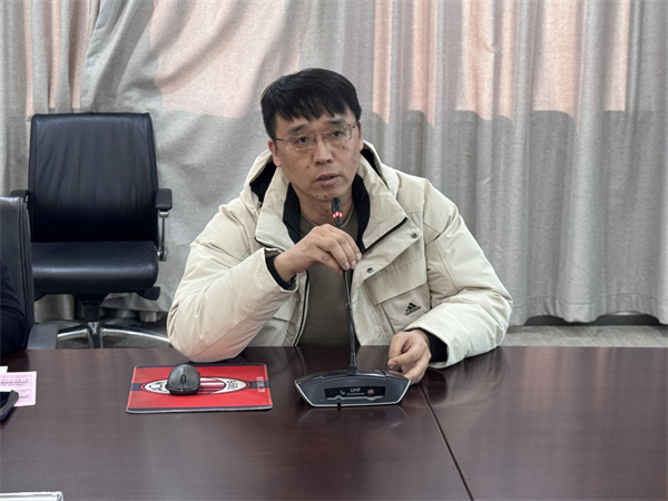 班主任王方平老师交流.jpg