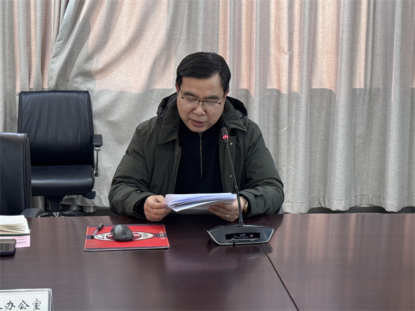 班主任常立顺老师交流.jpg