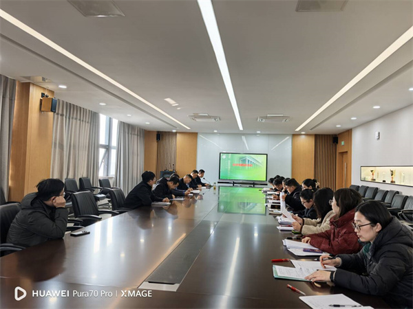 数学组专题复习课评课现场.jpg
