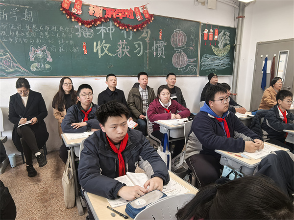 老师听课.jpg