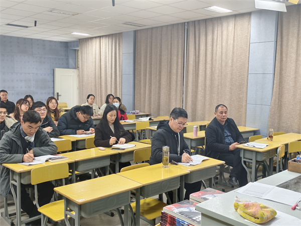 听讲座.jpg