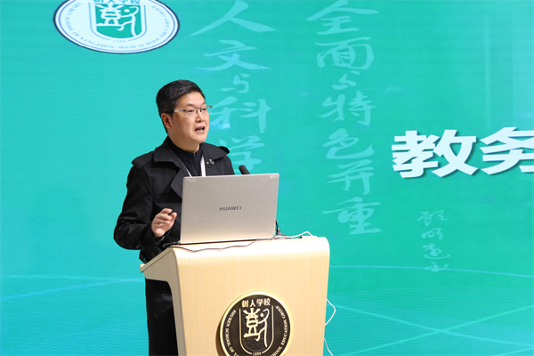 程志华副校长进行高考备考指导.jpg