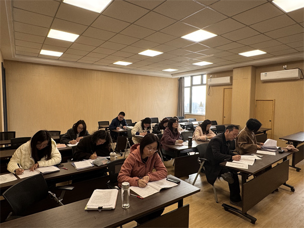 全体教师听课.jpg