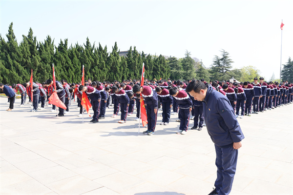 行三鞠躬礼.jpg
